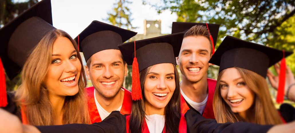 Image d'accueil diplomissimo - une nouvelle tenue pour chaque réussite - remise de diplômes